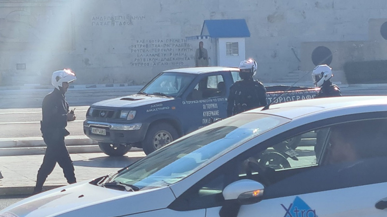 Αγροτικό με φιάλες υγραερίου στον `Αγνωστο Στρατιώτη! 